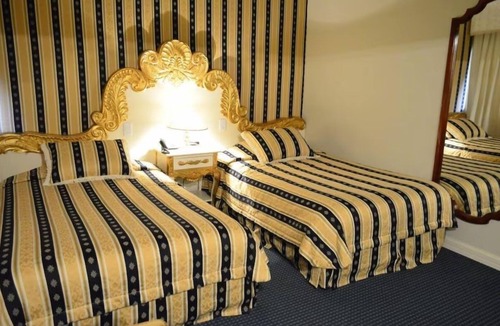 Centro Hotel | Relax in Stylish Unit | Steps to Praça Coronel Bertaso (Central Square)