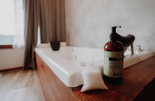 Villa General Belgrano Hotel | Relaxing Stay—Room w/Spa Bath! Enjoy Indoor & Outdoor Pools, & Tennis Courts!