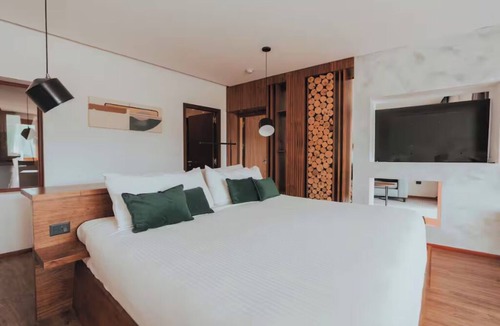 Villa General Belgrano Hotel | Relaxing Stay—Room w/Spa Bath! Enjoy Indoor & Outdoor Pools, & Tennis Courts!