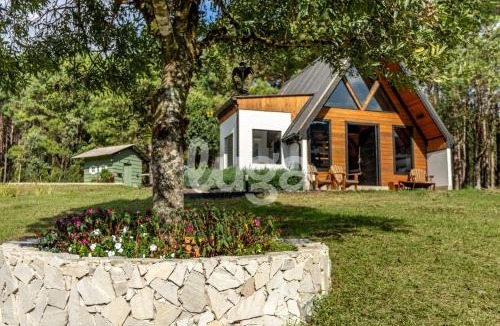 Bom Retiro Ski Chalet | Retreat of the Spring: Chalet, Sauna, and Hot Tub in the Mountains