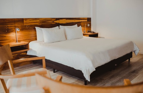 Rio Cuarto Hotel | Rio Cuarto Wellness Retreat: Hot Tub, Sauna & 2 Pools | 10 Mins to IAH Airport