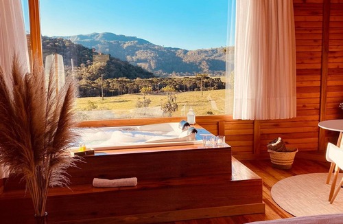 Rancho Queimado Ski Chalet | Romantic Getaway with Jacuzzi and Breakfast in Rancho Queimado