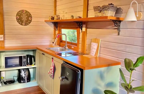 Marechal Floriano Cabin | Romantic Retreat with Hot Tub and Breakfast Basket