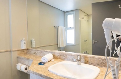 Umuarama Hotel | Room for Couple | Outdoor Pool Access | Free Parking | Família Gomes - 0.7 miles