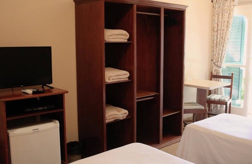 Cassino Hotel | Room for Ultimate Comfort | Free Breakfast & Parking | Barracão - 0.9 mile