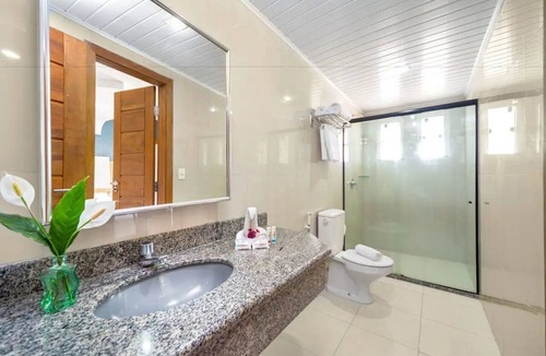 Eunapolis Hotel | Room Near Posto Nossa Senhora D'Ajuda - 0.8 Miles Away! | Pets OK | Free Bfast