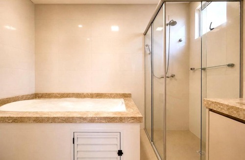 Castelo Branco Apartment | Rua 292 Meia Praia 3 suites near the sea AT001