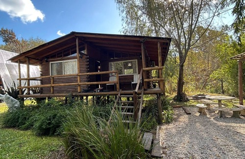 Dique Lujan Cabin | Rustic Cabin in Dique Luján with Grill and Fireplace
