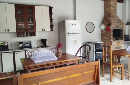 Itagua House | Rustic house 200m from the sea in Itaguá - Ubatuba (SP) sleeps up to 12 people comfortably.