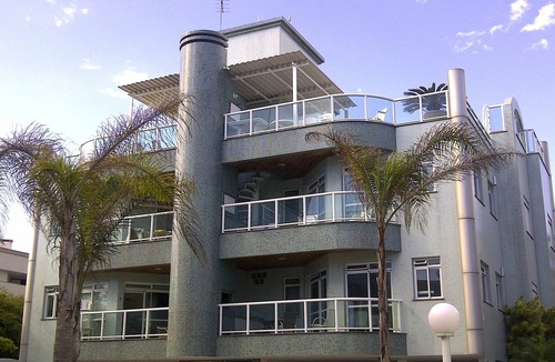 Centro Apartment | Sea Front in Bombinhas - High standard apartment with 3 suites with air conditioning.