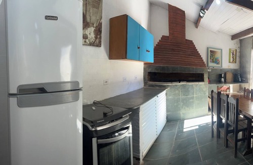 Ipiranga House | Simple outbuilding in Caraguatatuba, ideal for family outings, 50m from the beach.