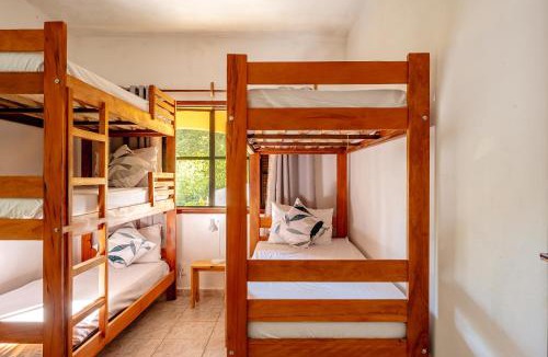 Guararema House | Sitio só Alegria com roupas de cama e banho