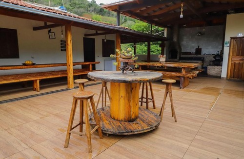 Sabinopolis House | Sitio Toca dos Gatos com Piscina e Churrasqueira