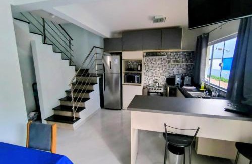 Guaratuba House | Sobrado a 4 min da Praia com Terraço e Churrasqueira
