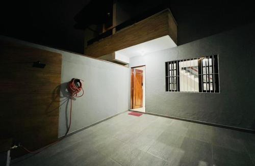 Indaia House | Sobrado Novinho Centro Caraguá super aconchegante