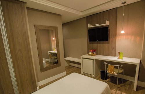 Civic Center Hotel | Solo Traveler’s Hideaway Offering Style, Fun, Ease & Business-Ready Comfort