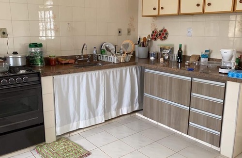 Bairro Canedos House | Spacious house for family moments with barbecue, fireplace and pool.
