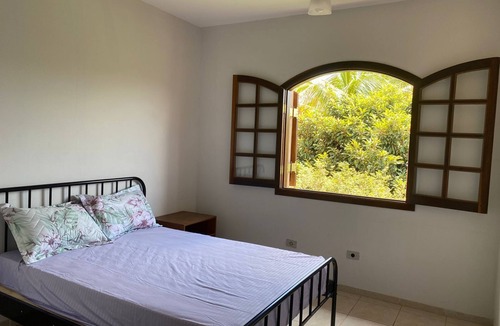 Bairro Canedos House | Spacious house for family moments with barbecue, fireplace and pool.