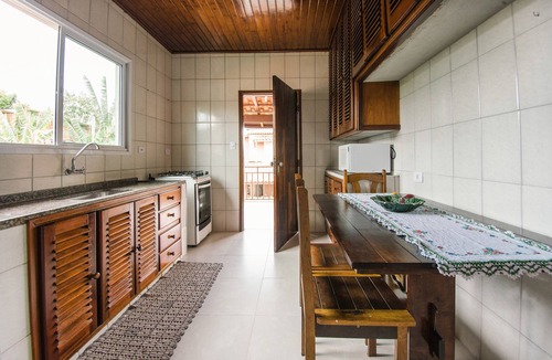 Estufa II House | SPACIOUS house with AIR COND - Up to 15 people near Praia Grande in Ubatuba-SP