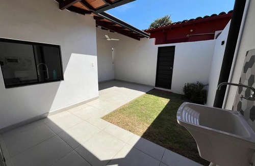 Asuncion House | Spacious Modern House with BBQ Area in Asunción