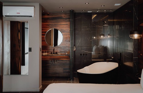 Rio Cuarto Hotel | Spacious Room Ideal for Exploring Nearby Attractions | 2 Pools, Free Breakfast