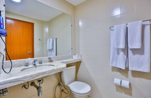 Vila Hortolandia Hotel | Spacious Suite | Outdoor Pool | Near Rota Turística da Uva