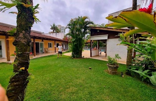 Enseada House | Spectacular house with swimming pool 5 minutes walk from the beach.