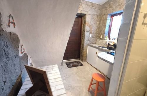 Trindade House | Stone outbuilding in Trindade, very close to UFSC and Vila Romana Shopping Mall.