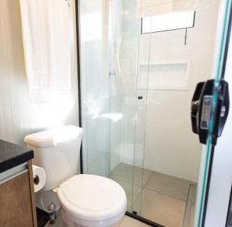 Ahu Apartment | Studio 2 com Estacionamento Ar Condicionado Quente e Frio perto de tudo