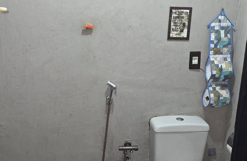 America House | Studio apartment near the shopping mall.