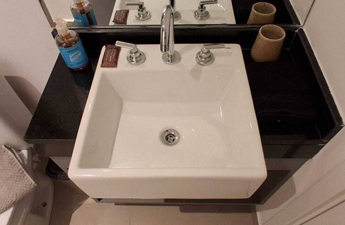 Indianopolis Apartment | Studio Aronni next to Ibirapuera Shopping Mall