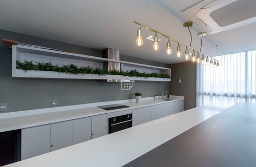 Cidade Baixa Apartment | Studio Moderno com Vista e Lazer Completo