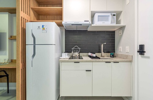 Rio Branco Apartment | Studio Moderno: Rooftop e Lazer no Moinhos
