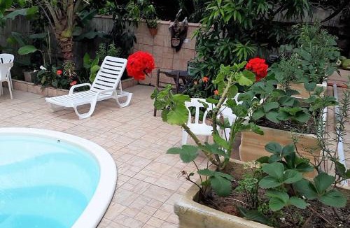 Bairro da Enseada House | Suíte 2 com piscina e wi-fi em Caraguatatuba