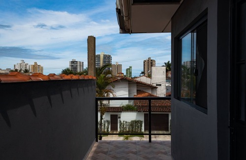 Poiares House | Suíte Independente a 200m Praia Indaiá - 01 Suíte em Caraguatatuba
