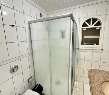Bela Vista House | Suíte com cama de casal e solteiro próximo à BR!