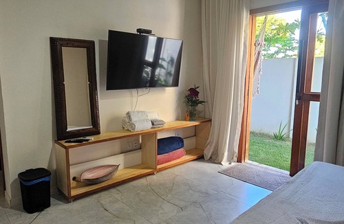 Arraial d'Ajuda Bed & Breakfast | Suíte espaçosa, charmosa e segura! A 3 kilometers da praia e da rua Mucugê!