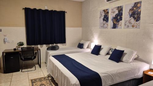 Rubineia House | Suítes privativas, camas confortáveis, piscina, churrasqueira e playground, Roupa de Cama e tolha de banho.