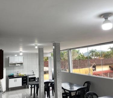 Indaia House | Suite 4 a 3 quadras da praia