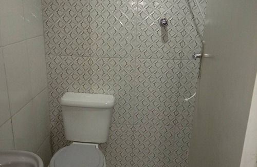 Vila Santa Rosa House | Suite for rent in Guarujá - sleeps 2 - mini-fridge + ceiling fan