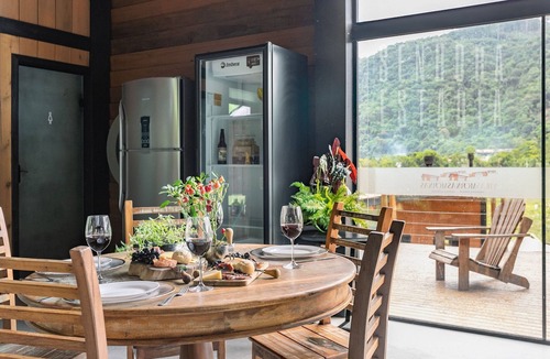 Aguas Mornas House | Summer Paradise: Jacuzzi, Pool, and Comfort