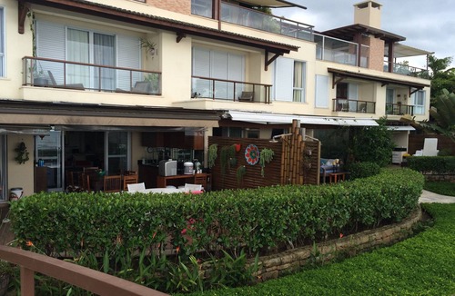 Juquehy Condo | Super cozy beachfront house in a gated community.