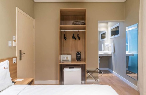 Centro Hotel | Superior Double Room | Vibrant Poolside Drink Bar, Free Breakfast & Parking