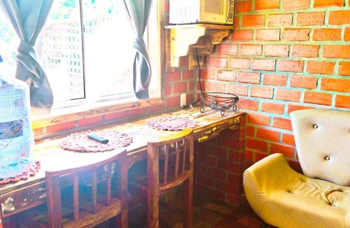 Bonito Ski Chalet | Tarumã Challes 04, Complete chalet with balcony and barbecue, pets allowed.