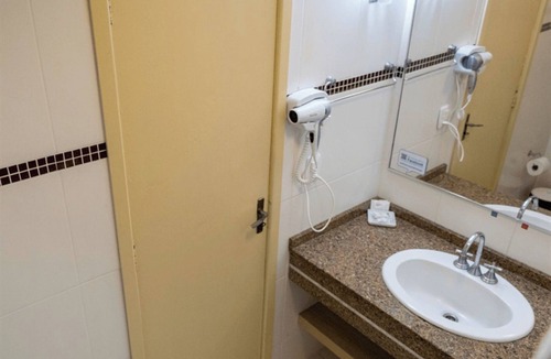 Foz do Iguacu City Centre Hotel | Three Couple Rooms | Breakfast Included | Near Iguazu Waterfalls