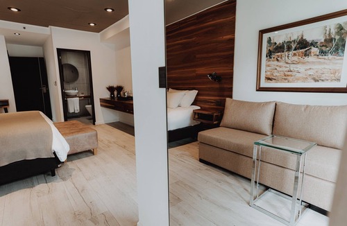 Rio Cuarto Hotel | Tranquil Retreat w/Pools & Sauna + Free Breakfast | 2.8 Mi to Central Square
