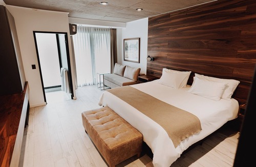 Rio Cuarto Hotel | Tranquil Retreat w/Pools & Sauna + Free Breakfast | 2.8 Mi to Central Square