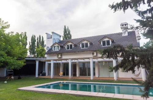 Chacras de Coria Villa | Tranquil villa with WiFi and Pool in Chacras de Coria