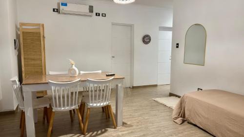 Monte Grande Apartment | Travel Suites MG Céntrico - Airport 15 min - Clínica MG - Parking Ezeiza