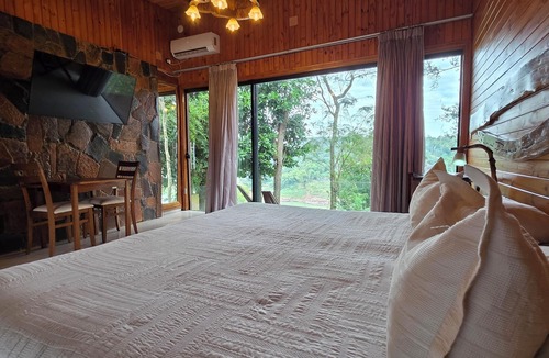 Puerto Iguazu Hotel | Tupa Lodge selva y río